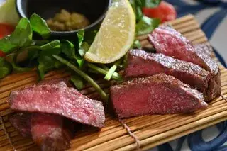 【アルバイト・パート】飲食店のホールスタッフ